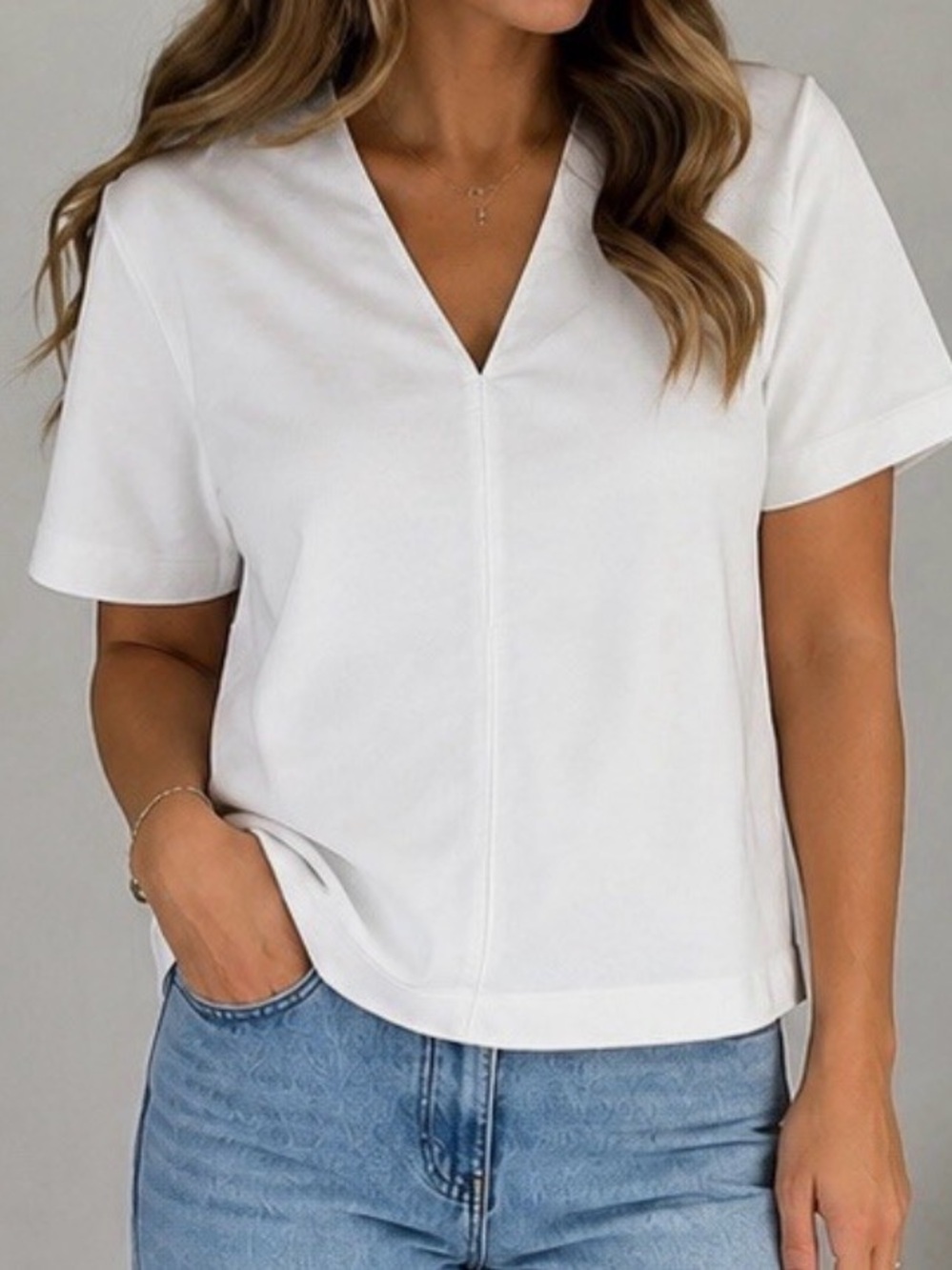 Zara White V-Neck Short Sleeve Tee